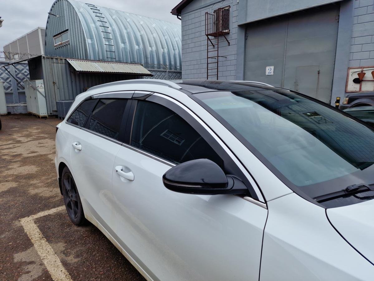 Дефлекторы окон с хром накладками 2D 6 шт (для кузова универсал) для Kia Ceed III