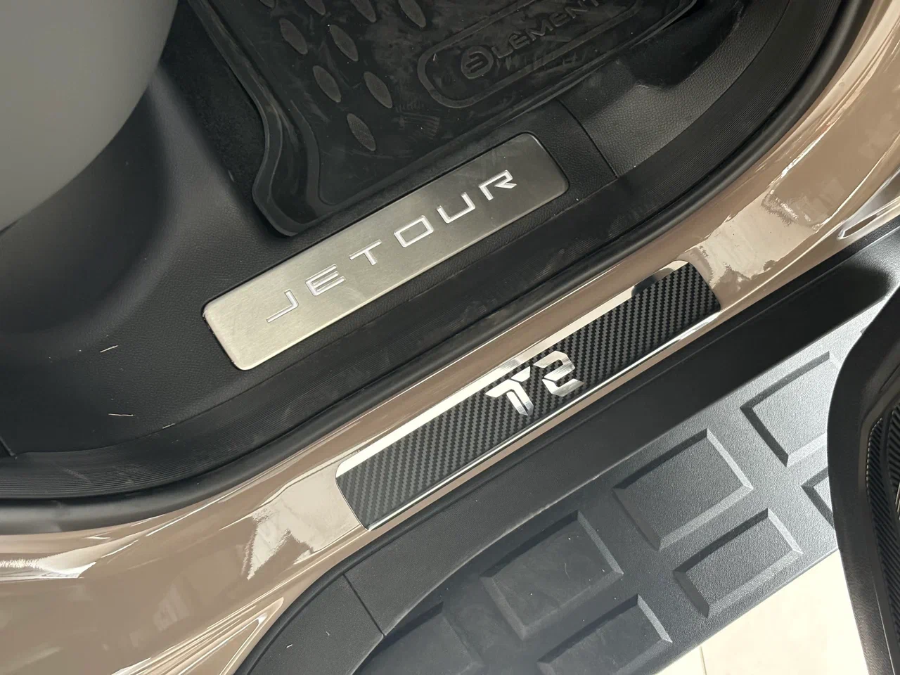 Накладки на пороги нержавеющая сталь под карбон 4шт. для Jetour T2