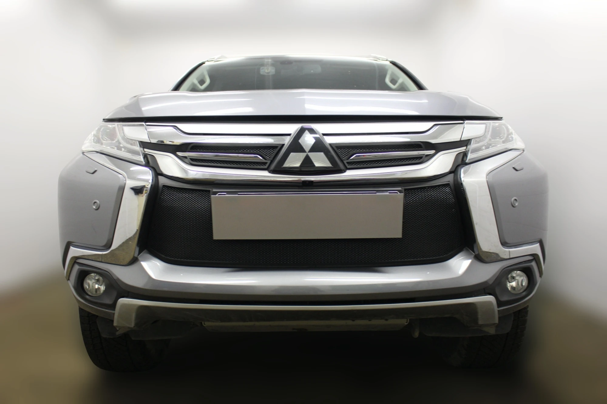 Комплект сеток black верх 4 части и низ для Mitsubishi Pajero Sport III