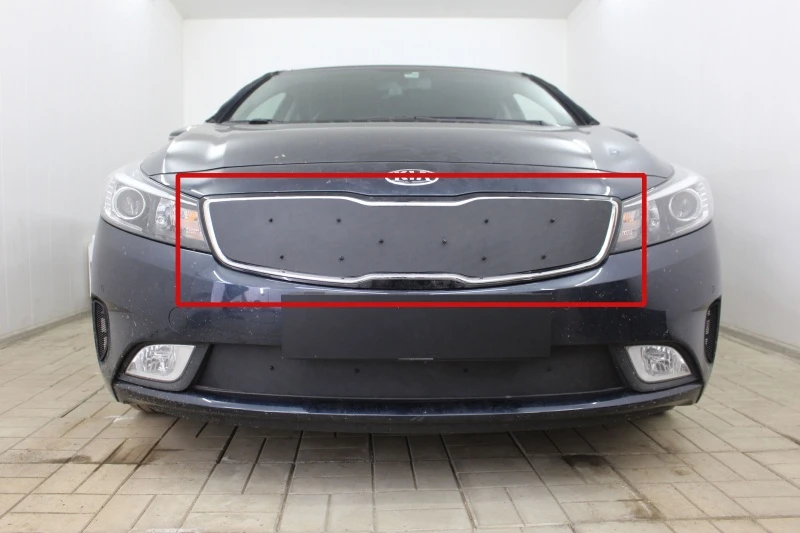 Зимняя заглушка радиатора на стяжке верх для Kia Cerato III Рестайлинг (Classic) Черный Стрелка 11 ZZ.KCER16.top