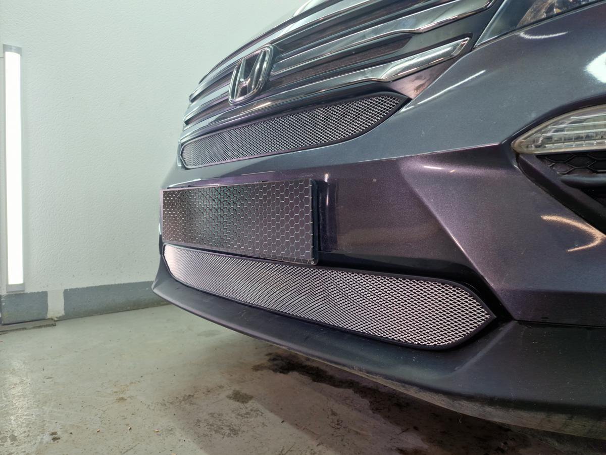 Защитная сетка радиатора низ для Honda Pilot III