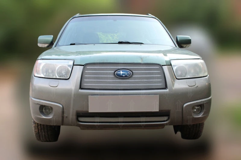 Комплект сеток chrome верх и низ для Subaru Forester II Рестайлинг Хром Стрелка 11 SUBFOR05.top.chrome-SUBFOR05.bot.chrome