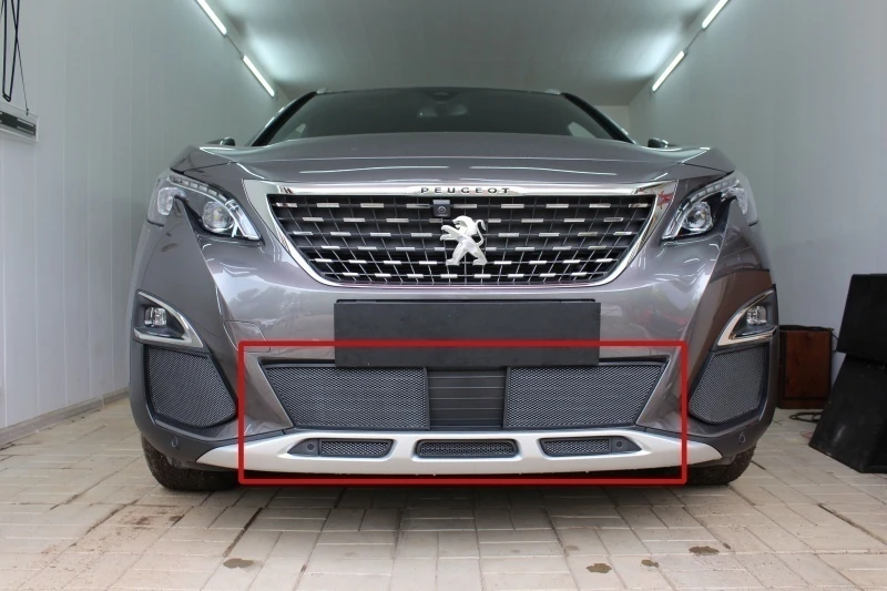 Защитная сетка радиатора центр и низ 5 частей для Peugeot 3008 II Черный Стрелка 11 PEU3008.16.bot.black