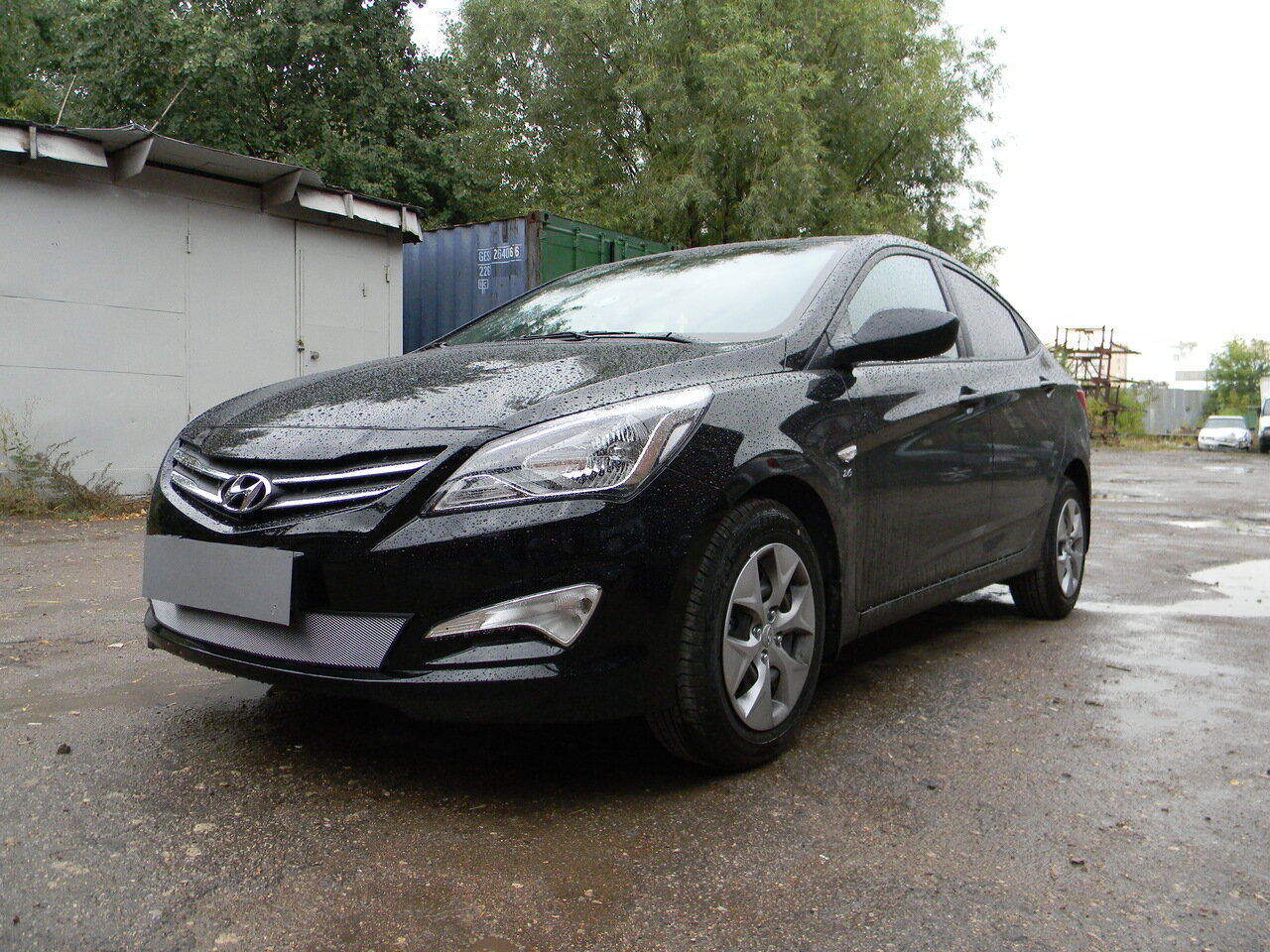 Защитная сетка радиатора низ белая для Hyundai Solaris I Рестайлинг