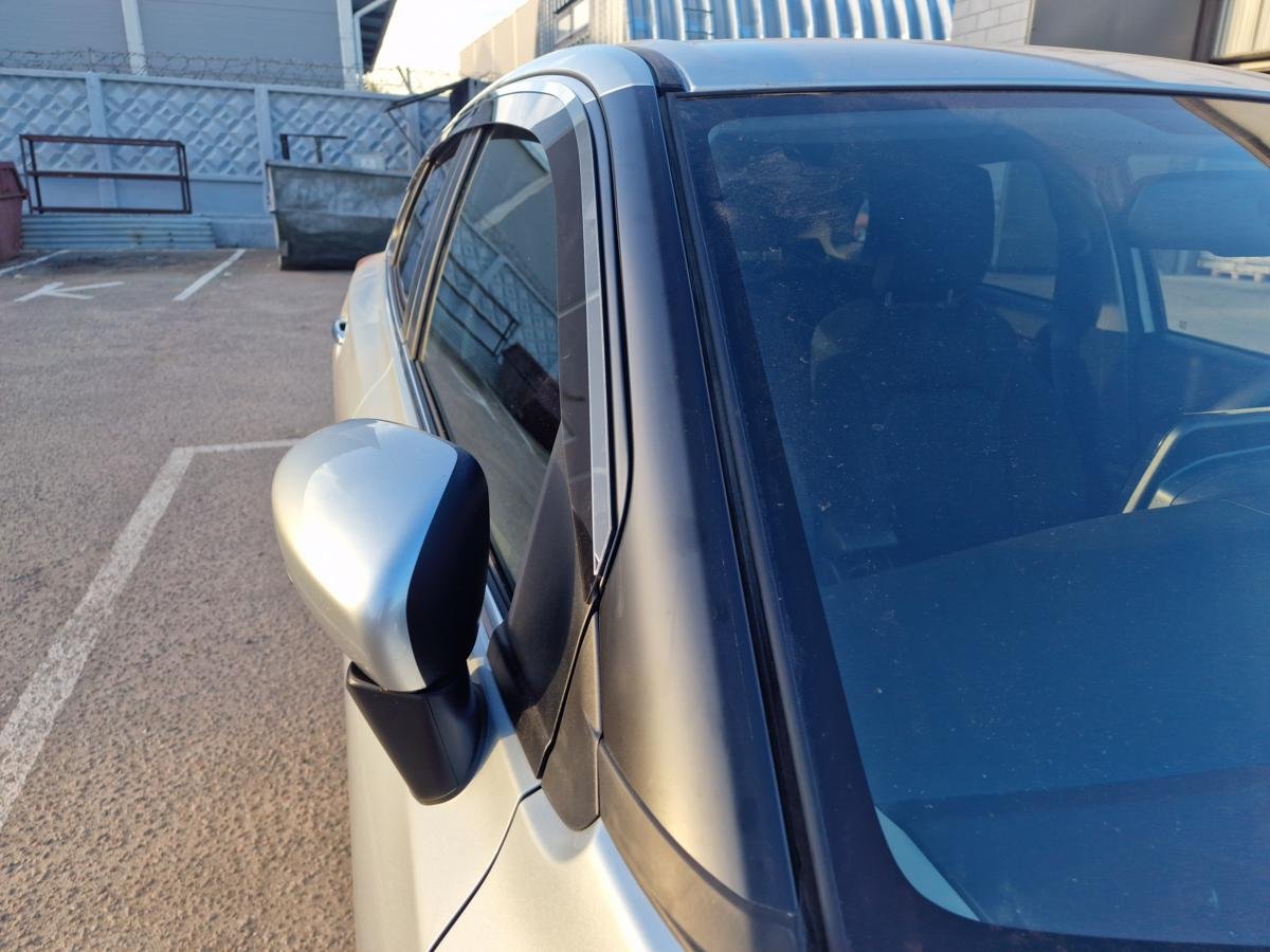 Дефлекторы окон с хром накладками 2D 6 шт (для рынка ОАЭ) для Suzuki Baleno III