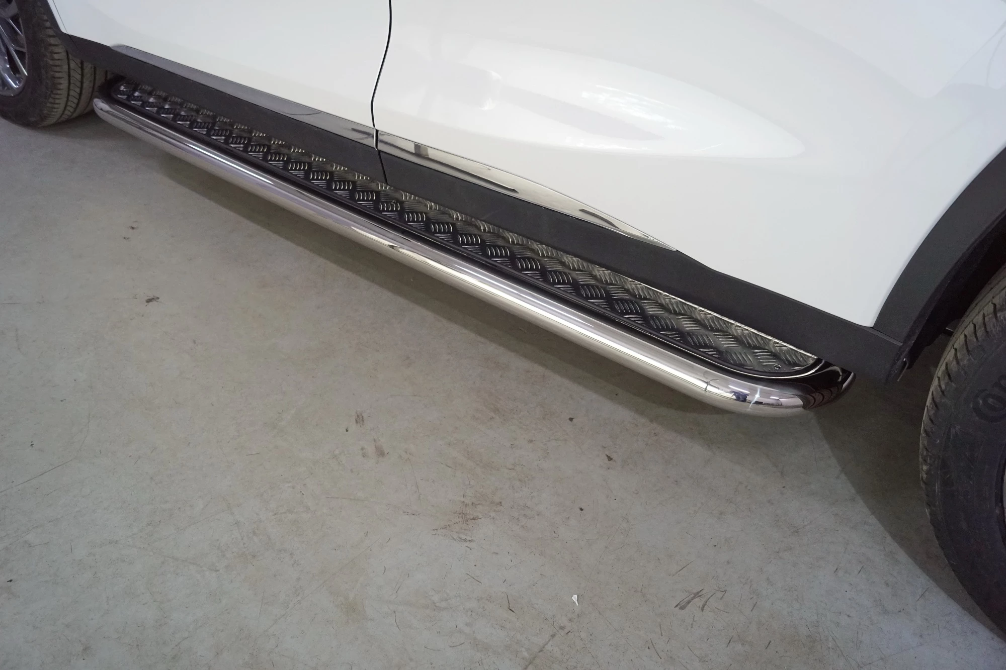 Пороги с площадкой 60,3 мм для EXEED TXL I Рестайлинг 1