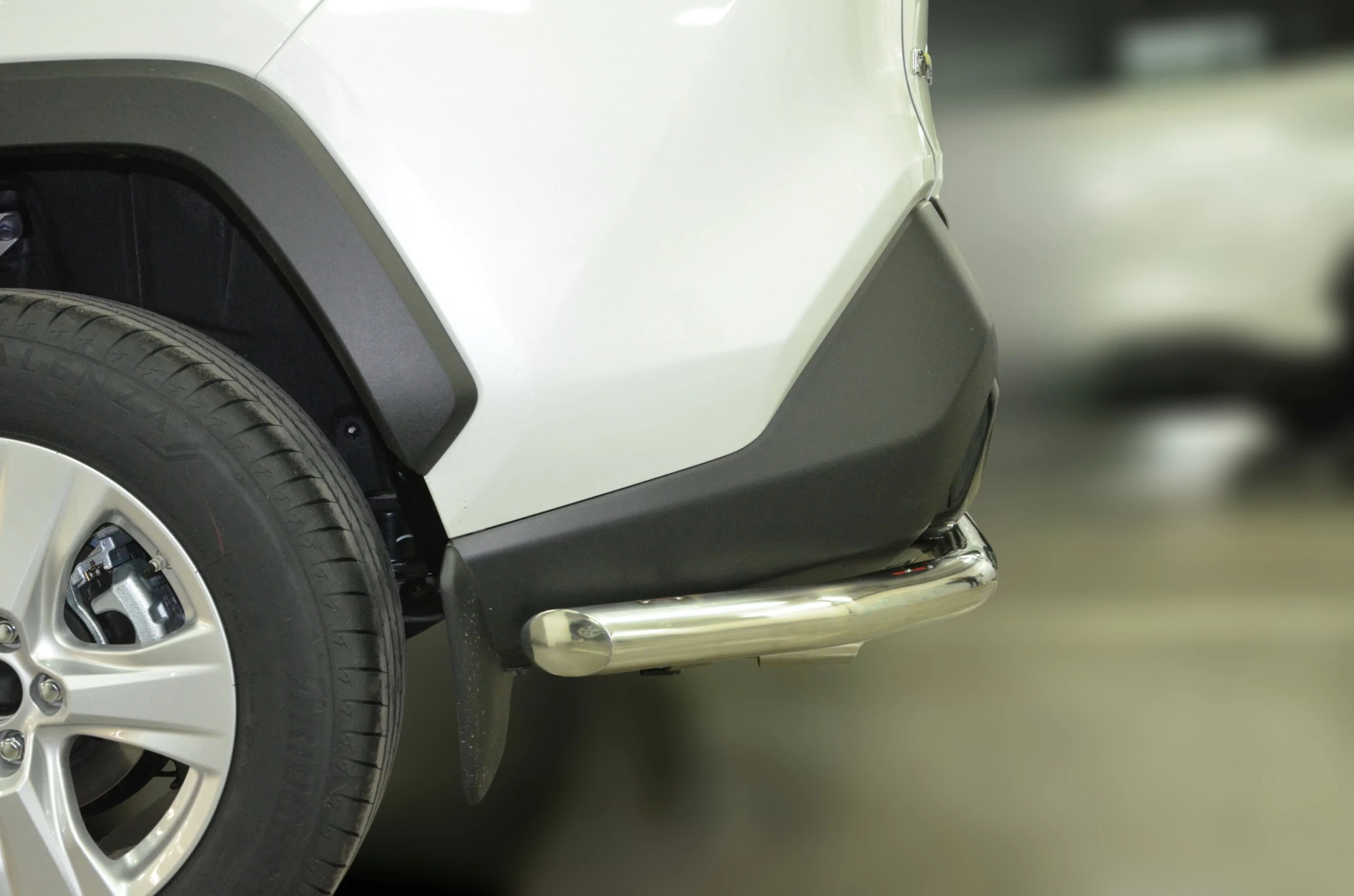 Защита заднего бампера угловая большая d60 мм для Toyota RAV4 V (XA50)  Юко TRAV.19.21
