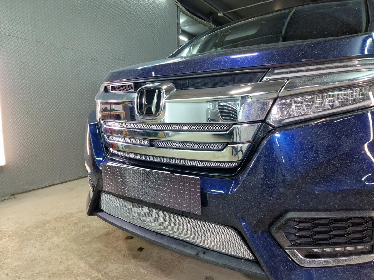 Защитная сетка радиатора низ для Honda Stepwgn V Рестайлинг