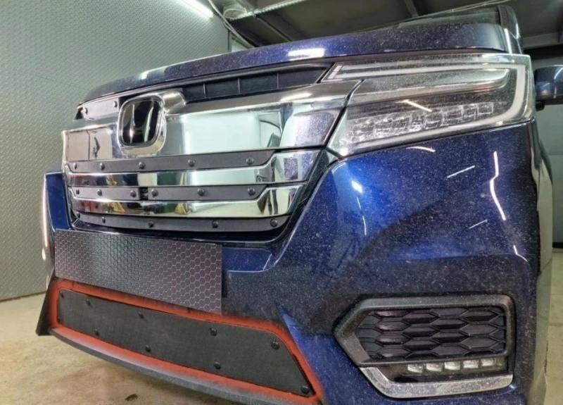 Зимняя заглушка радиатора к съемной сетке низ для Honda Stepwgn V Рестайлинг  Стрелка 11 HONSW17.bot