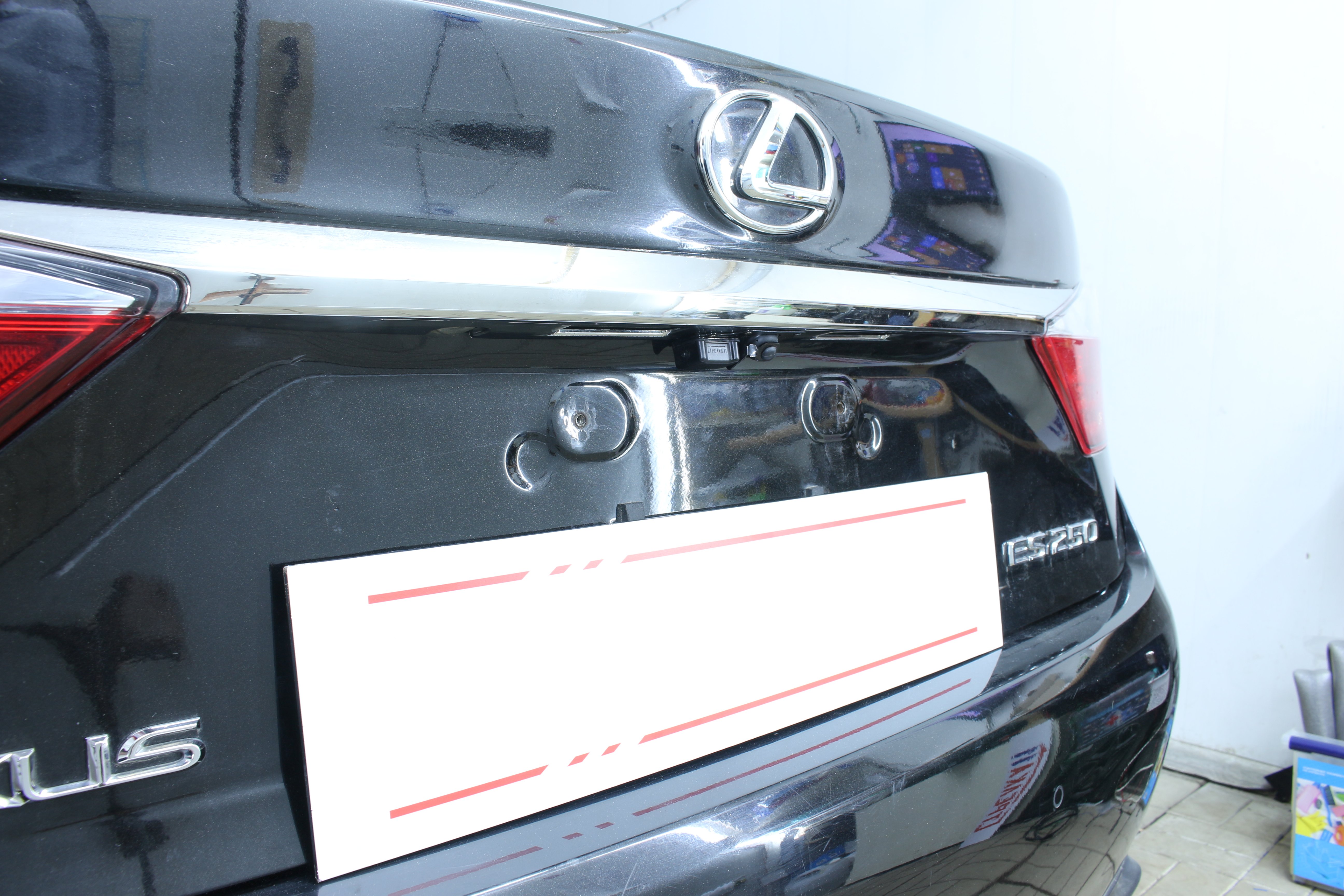 Защита камеры заднего вида для Lexus ES VI