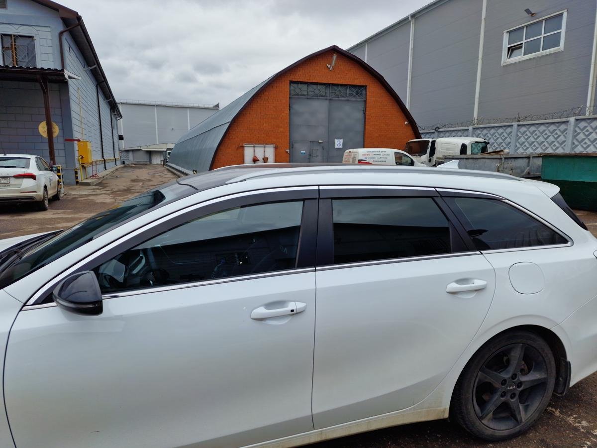 Дефлекторы окон с хром накладками 2D 6 шт (для кузова универсал) для Kia Ceed III