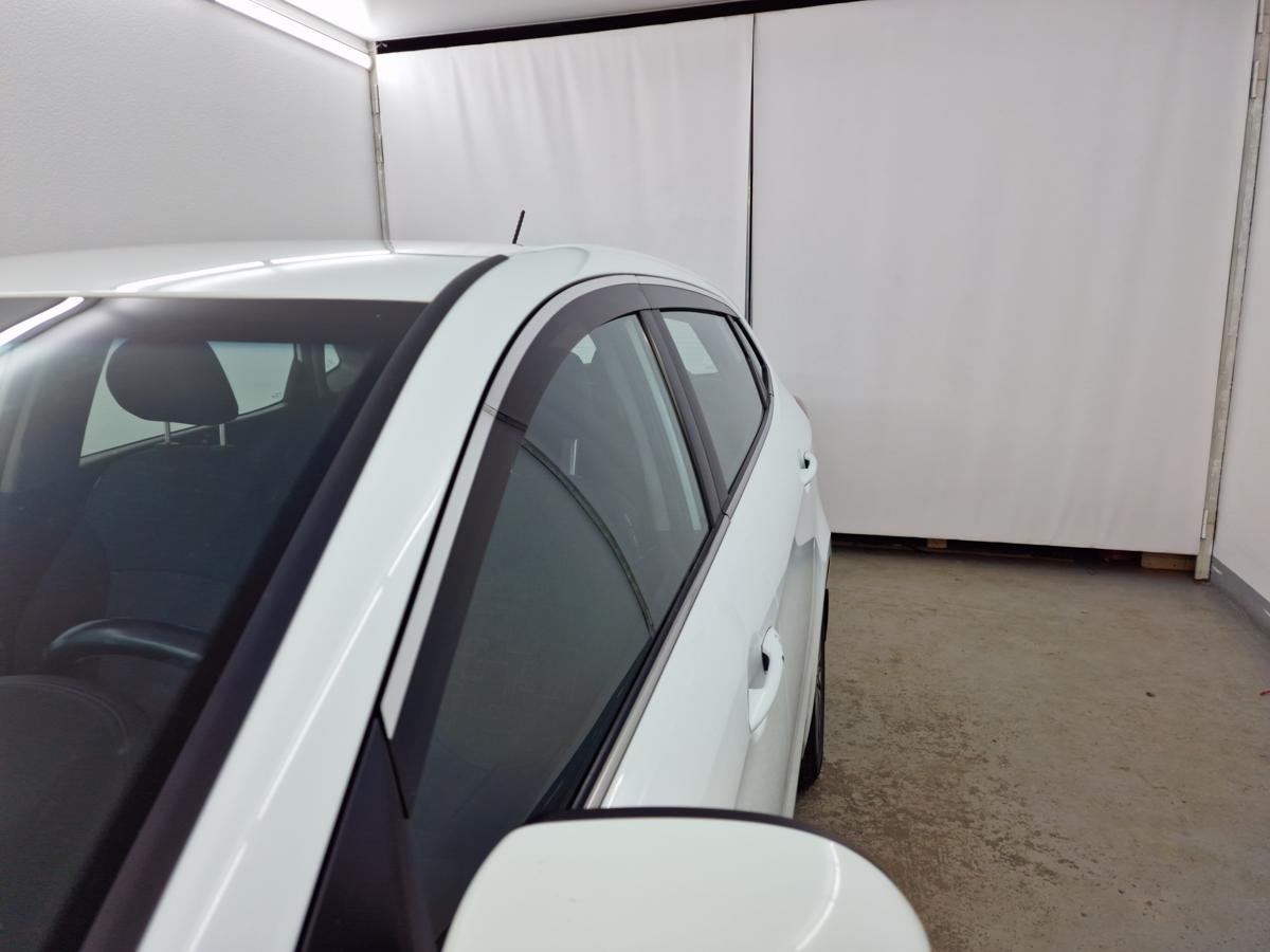 Дефлекторы окон с хром накладками 2D 6 шт (для кузова хэтчбек) для Kia Rio III