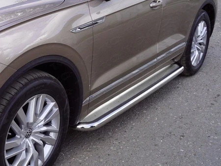 Пороги с площадкой (нерж. лист) 60,3 мм для Volkswagen Touareg III Серый ТСС VWTOUAR18-31