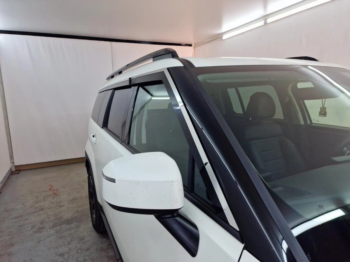 Дефлекторы окон 2D с хром накладками 6 шт. (под наклоном) для Hyundai Santa Fe V (MX5)