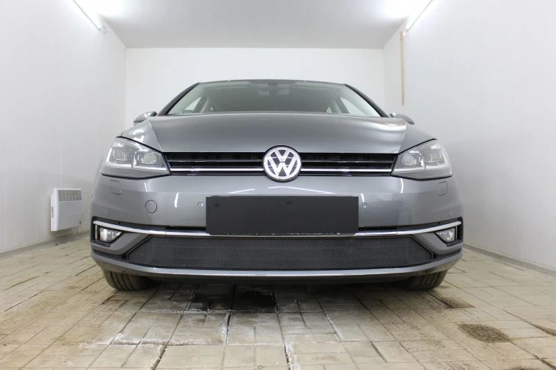 Защитная сетка радиатора для Volkswagen Golf VII Рестайлинг Черный Стрелка 11 WGOL17.black