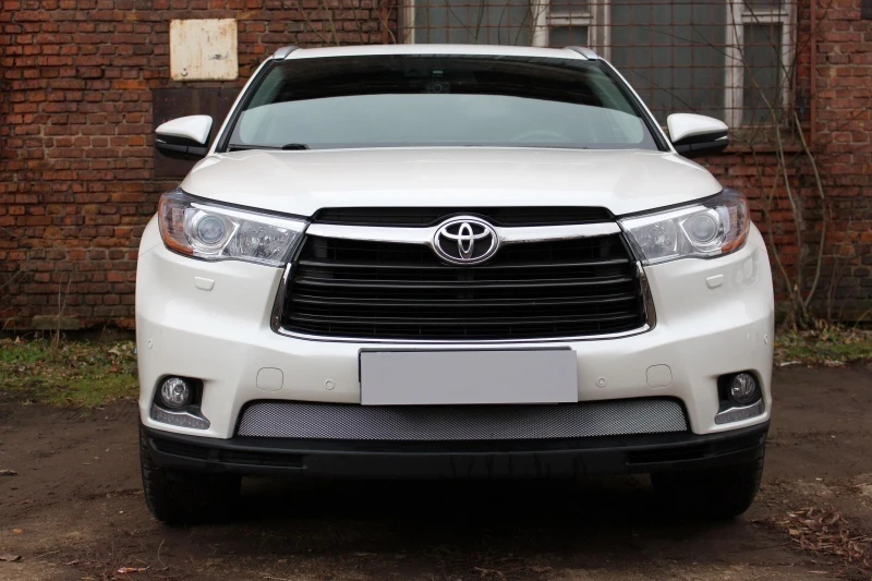 Защитная сетка радиатора для Toyota Highlander III (U50) Хром Стрелка 11 TOYHIG14.bot.chrome