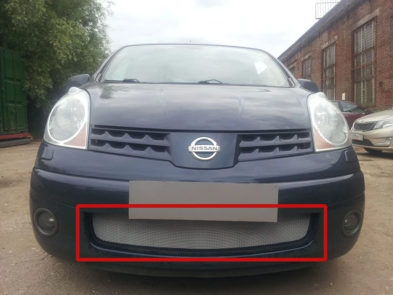 Защитная сетка радиатора для Nissan Note I Хром Стрелка 11 NNOT05.chrome