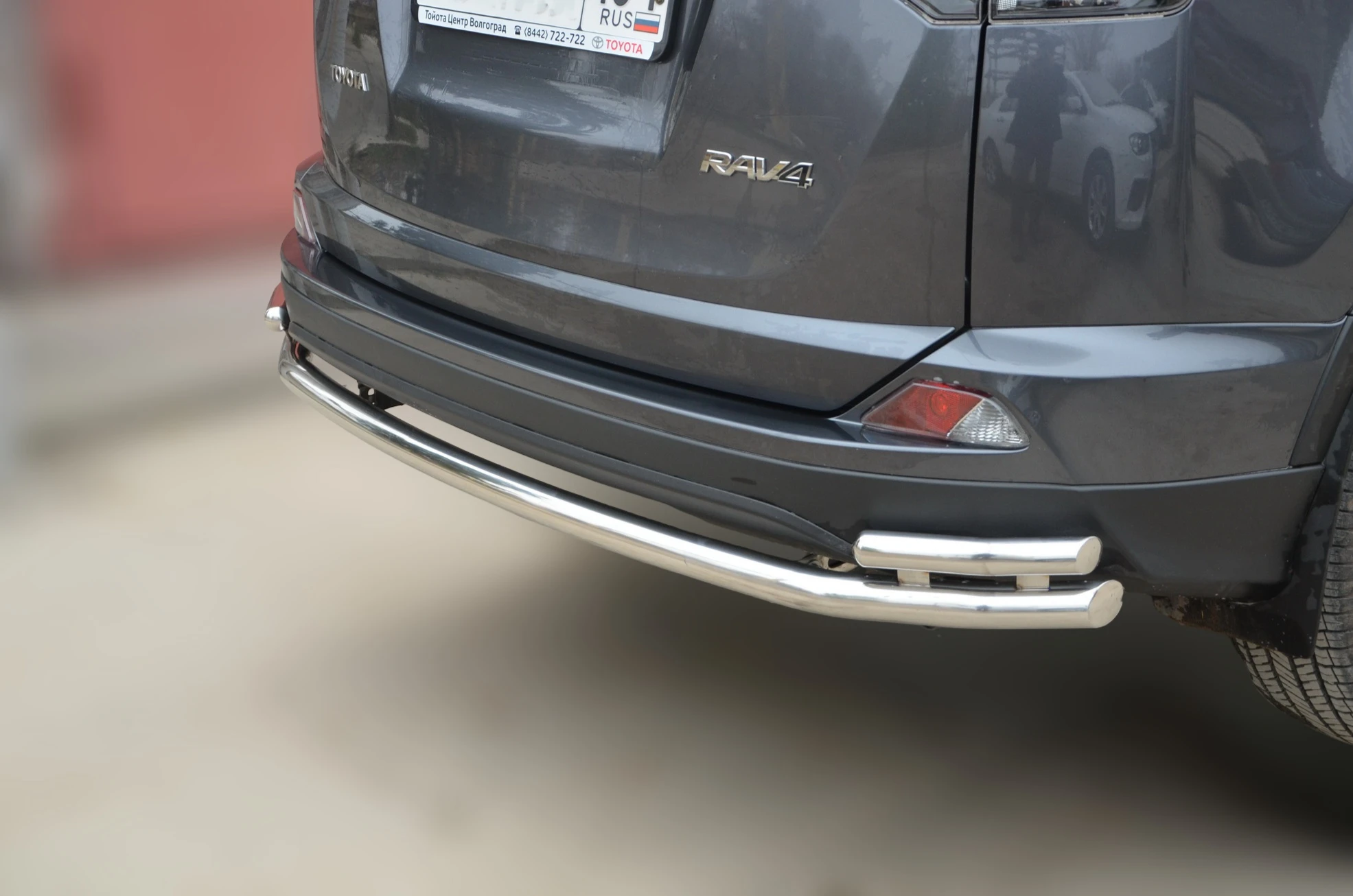Защита заднего бампера двойная d60/42 мм для Toyota RAV4 IV (XA40) Рестайлинг  Юко TRAV.15.16-2