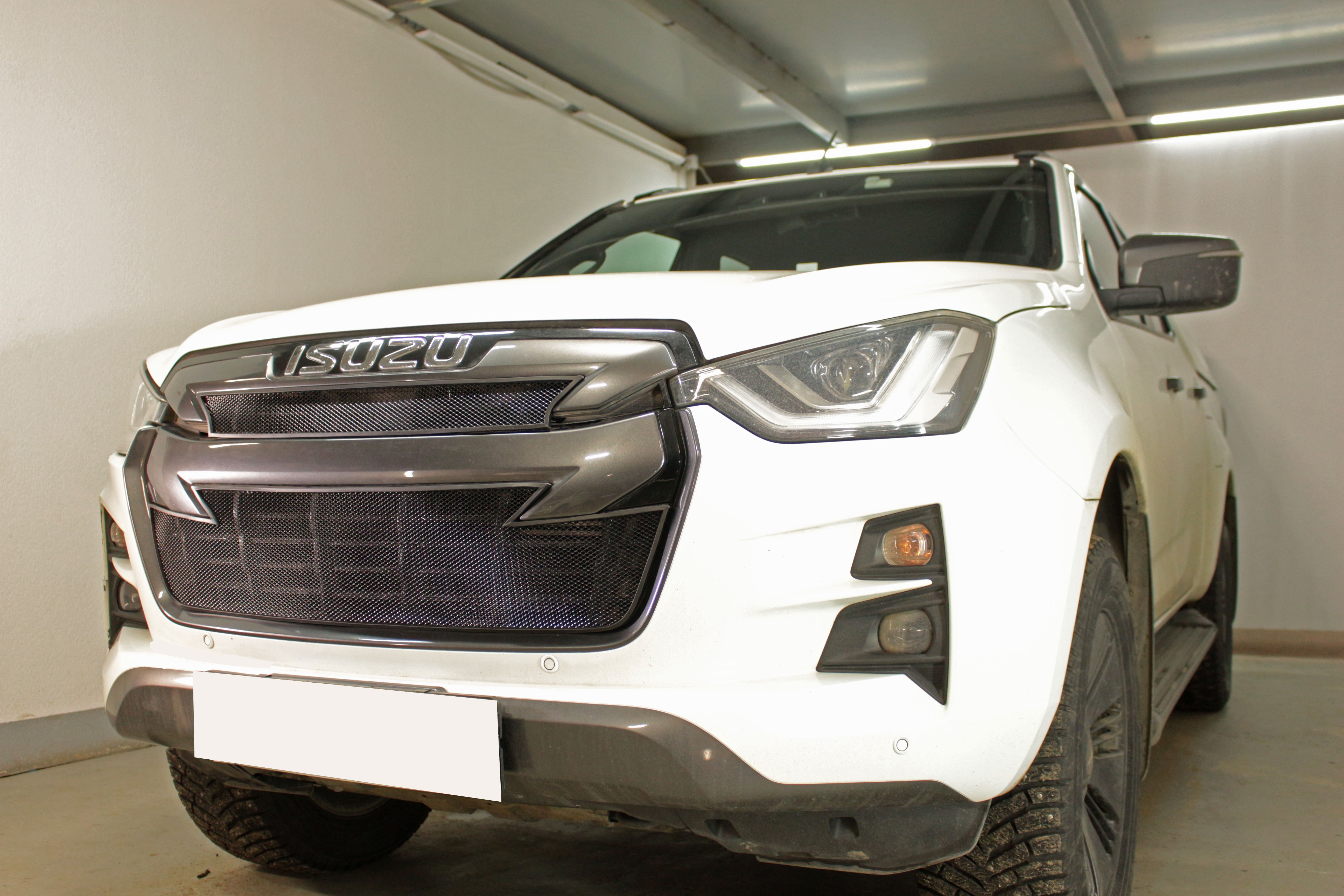 Защитная сетка радиатора верх для Isuzu D-Max III