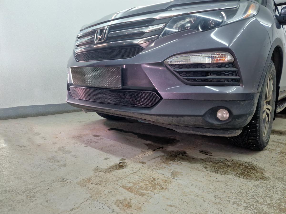 Защитная сетка радиатора низ для Honda Pilot III