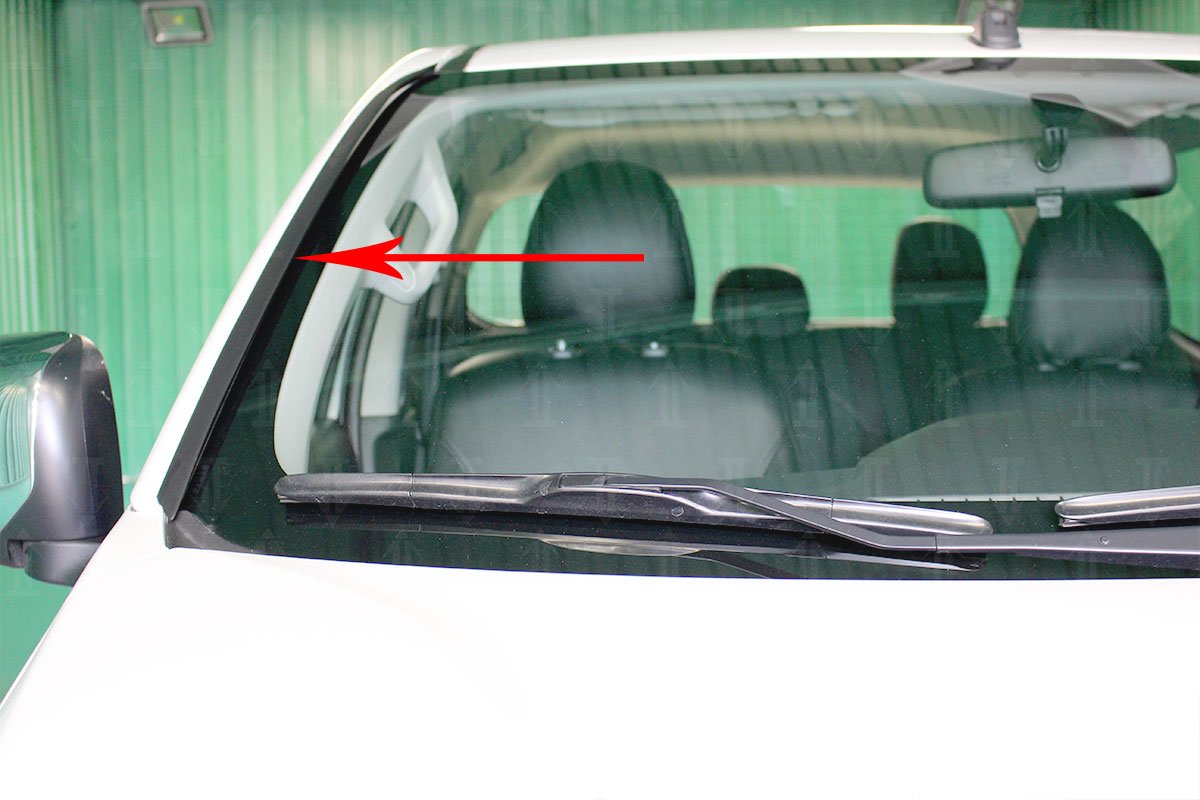 Дефлектор (водосток) лобового стекла для Mitsubishi L200 V