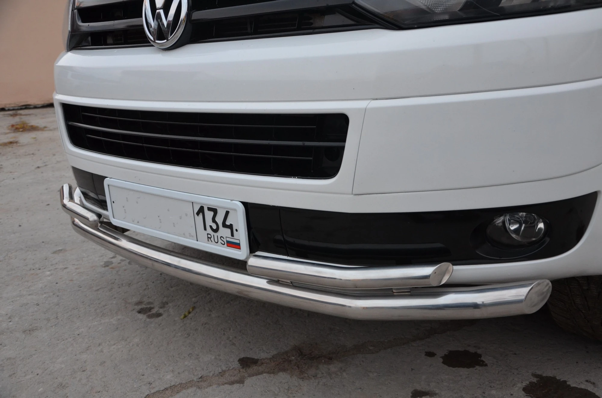 Защита переднего бампера двойная d60/42 мм для Volkswagen Caravelle T5 Рестайлинг  Юко VWK.15.03