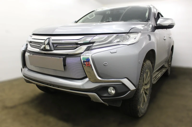 Комплект сеток chrome верх 4 части и низ для Mitsubishi Pajero Sport III Хром Стрелка 11 MITPS16.top.chrome-MITPS16.bot.chrome