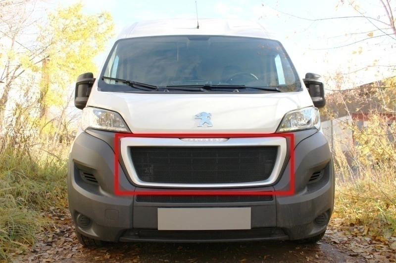 Защитная сетка радиатора верх для Peugeot Boxer II Рестайлинг Черный Стрелка 11 PEUBOX14.top.black