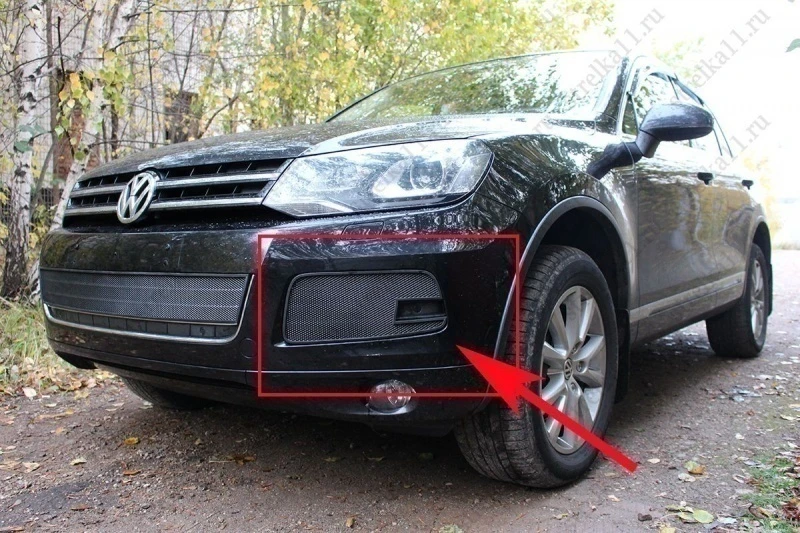 Защитная сетка радиатора боковые (2 части) для Volkswagen Touareg II Черный Стрелка 11 VWTOUAR10.cor.black