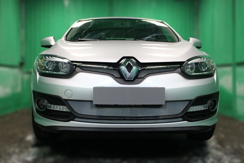 Комплект сеток chrome верх 2 части и низ 2 части для Renault Megane III Рестайлинг 2 Хром Стрелка 11 RMEG13.top.chrome-RMEG13.bot.chrome