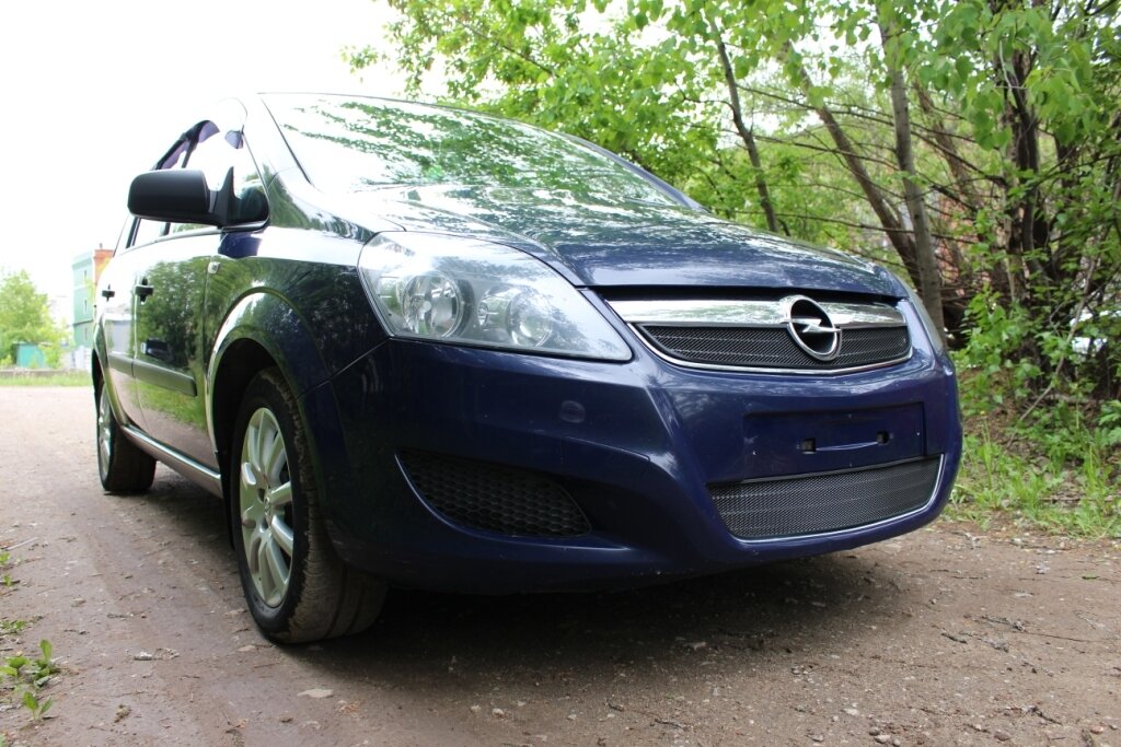 Защитная сетка радиатора верх для Opel Zafira B Рестайлинг