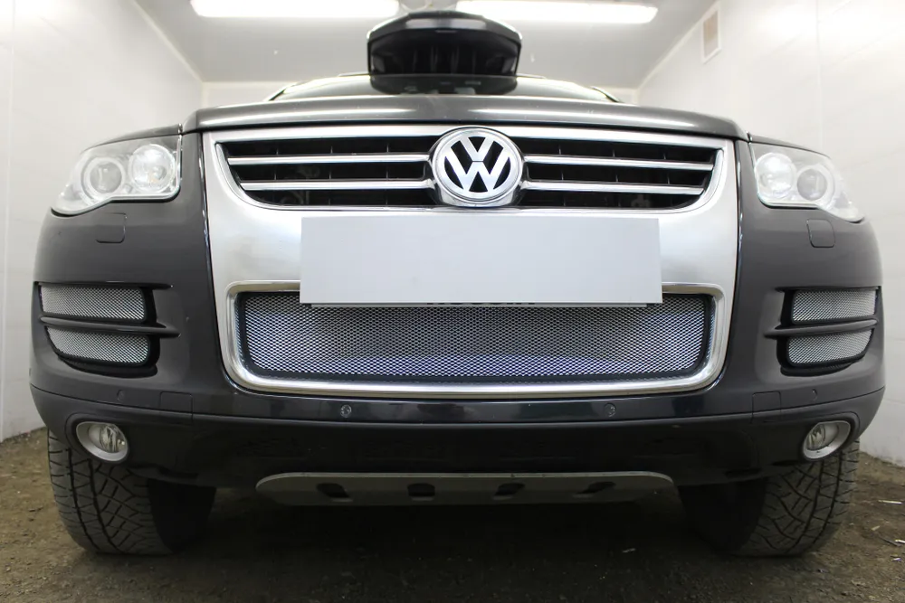 Защитная сетка радиатора низ для Volkswagen Touareg I Рестайлинг Защитная сетка радиатора низ для Volkswagen Touareg I Рестайлинг