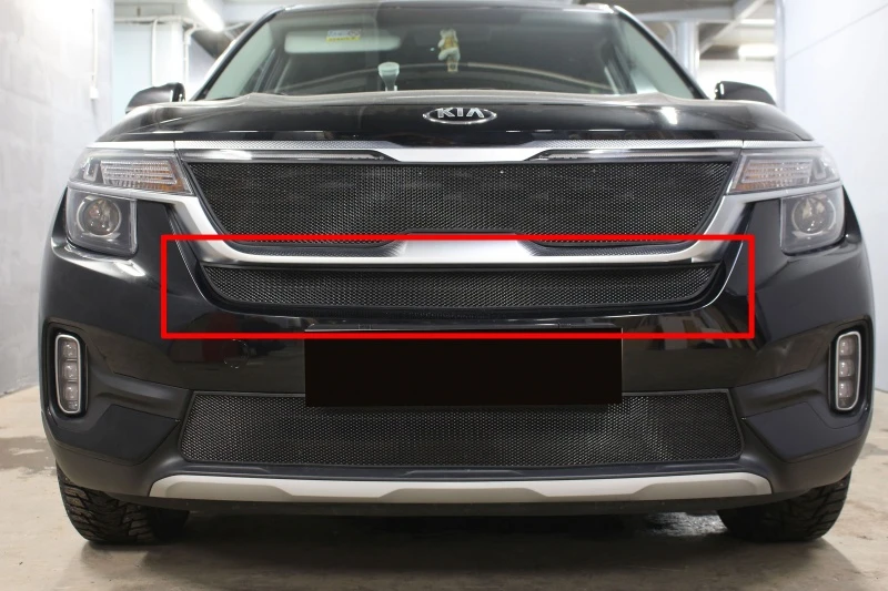 Защитная сетка радиатора центр для Kia Seltos I Черный Стрелка 11 KSEL20.mid.black