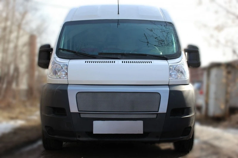 Защитная сетка радиатора верх для Fiat Ducato III Хром Стрелка 11 FDUCIII.top.chrome