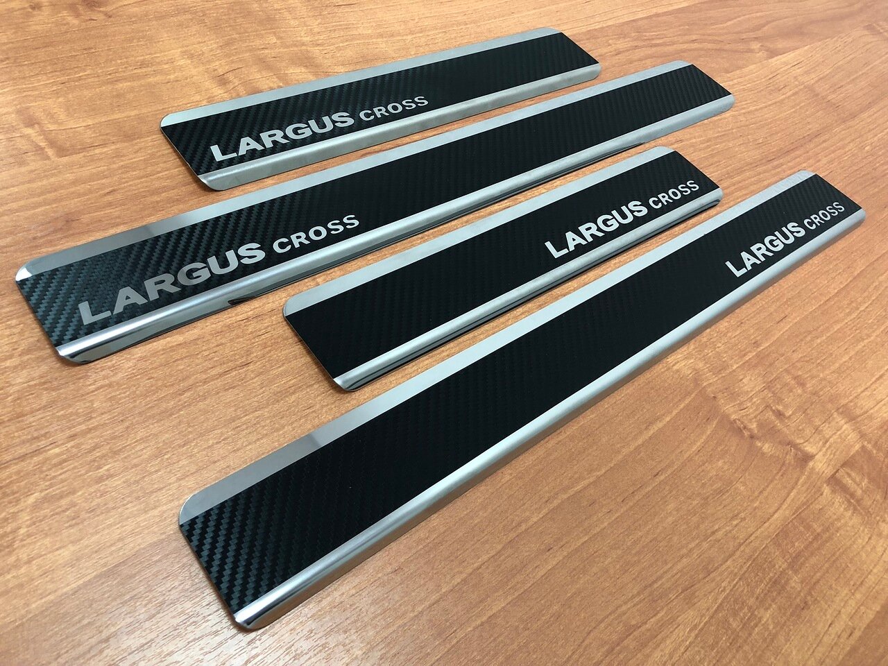 Накладки на пороги нержавеющая сталь под карбон 4шт. для LADA (ВАЗ) Largus I