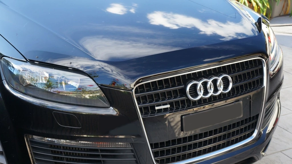 Дефлектор капота темный для Audi Q7 I (4L)