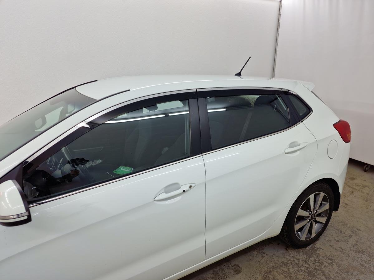 Дефлекторы окон с хром накладками 2D 6 шт (для кузова хэтчбек) для Kia Rio III