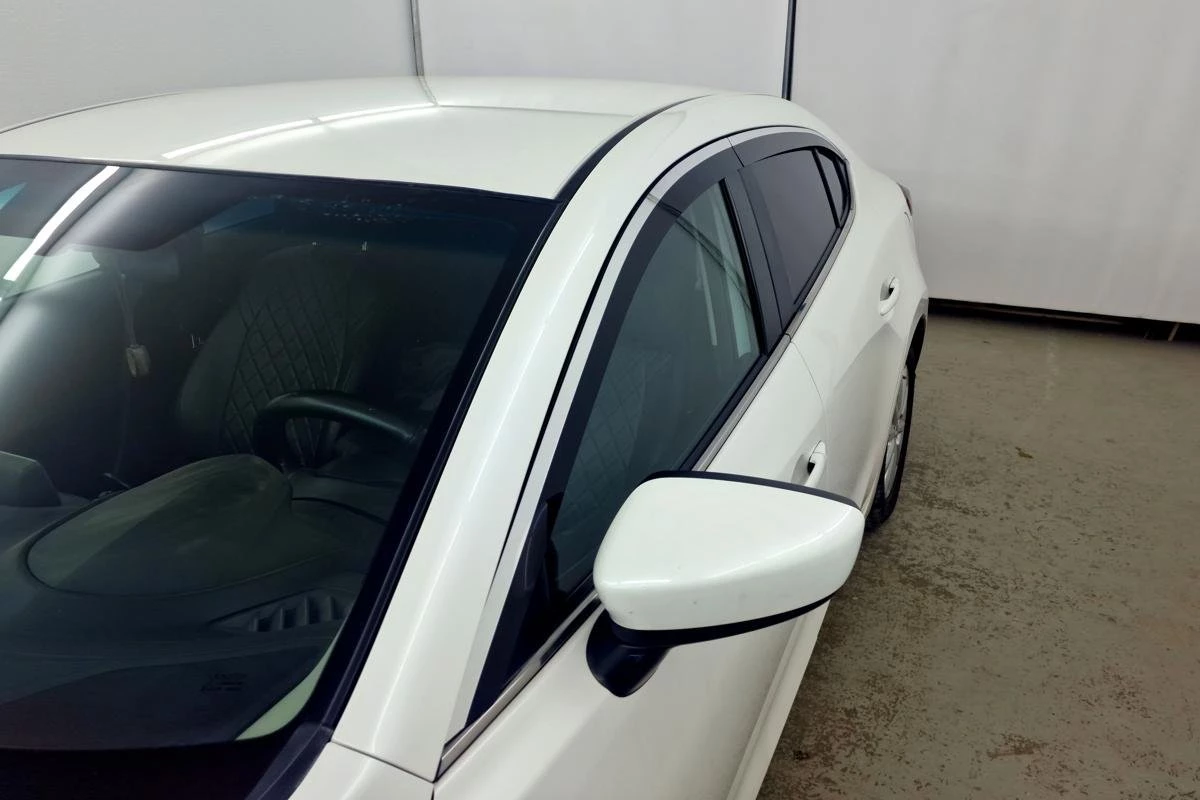 Дефлекторы окон 2D с хром накладками 4 шт. для Mazda 3 III (BM)