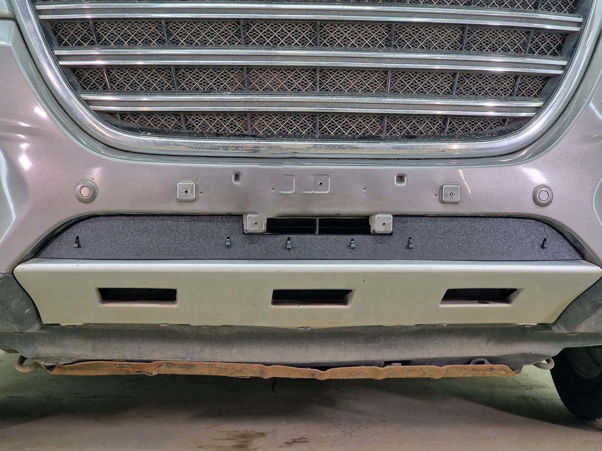 Зимняя заглушка радиатора на стяжке низ для Haval H6