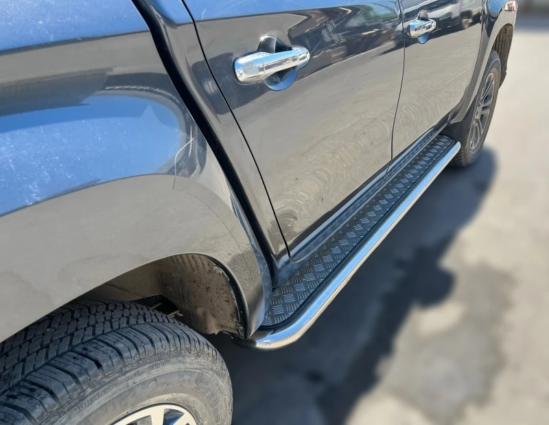 Пороги с накладным листом d60 мм для Mitsubishi L200 V Рестайлинг  Юко MSL200.19.42