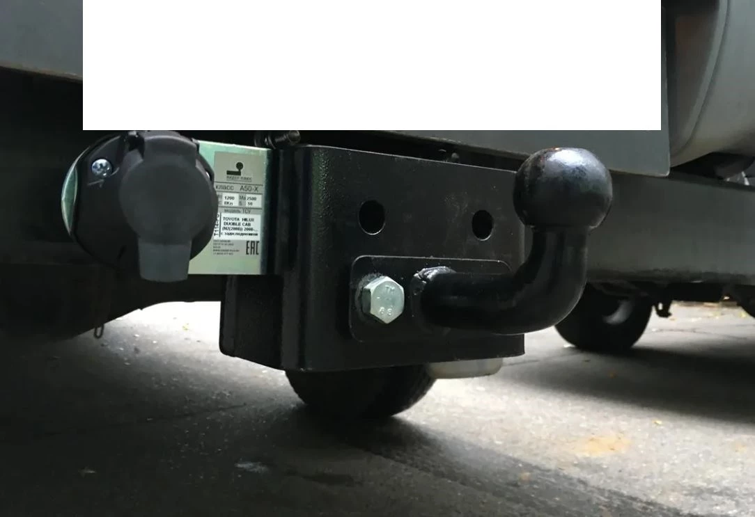 Фаркоп Leader с типом шара FC для Toyota Hilux VII