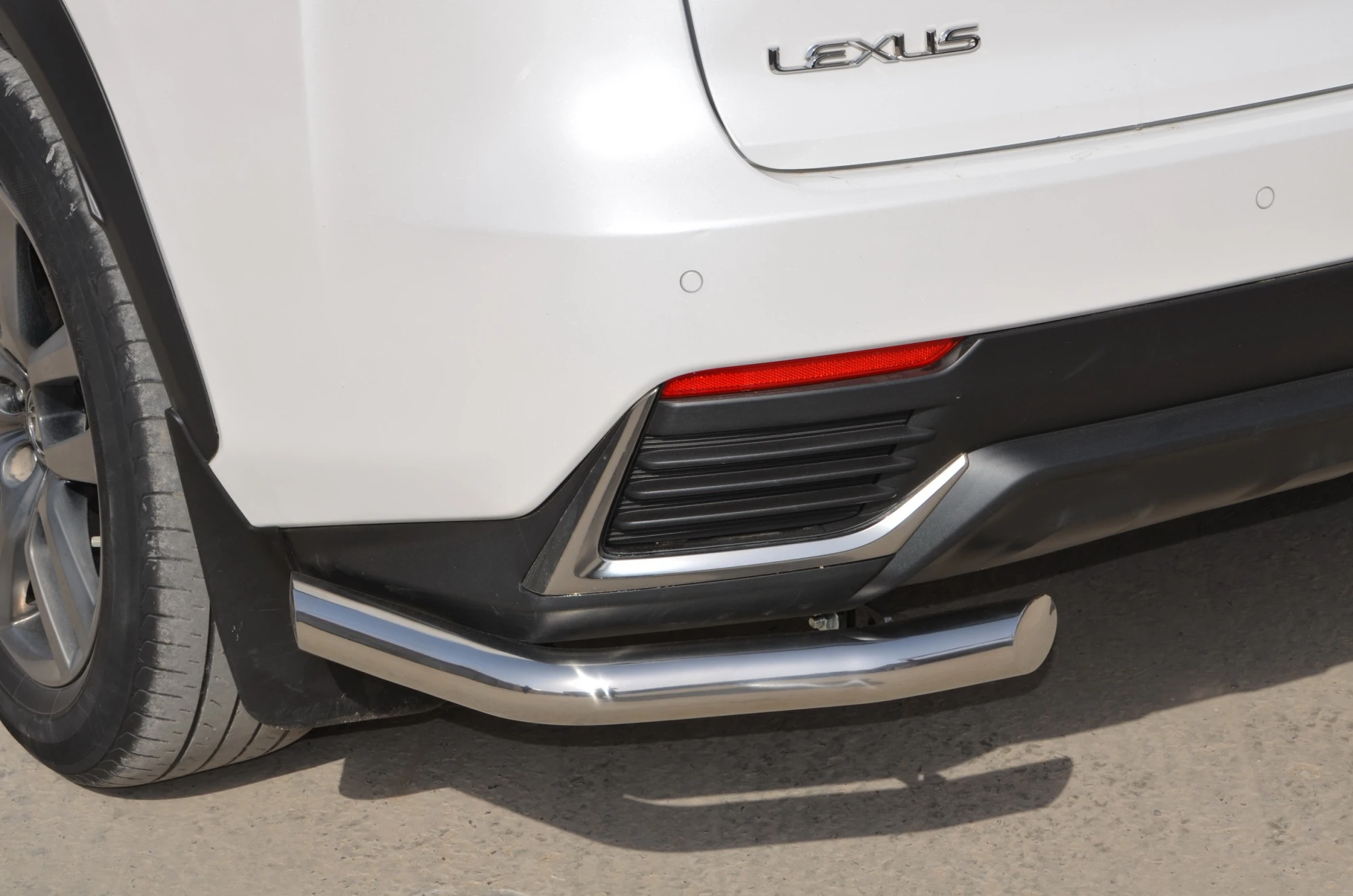Защита заднего бампера угловая d60 мм для Lexus NX I Рестайлинг  Юко LNX.200.17.18