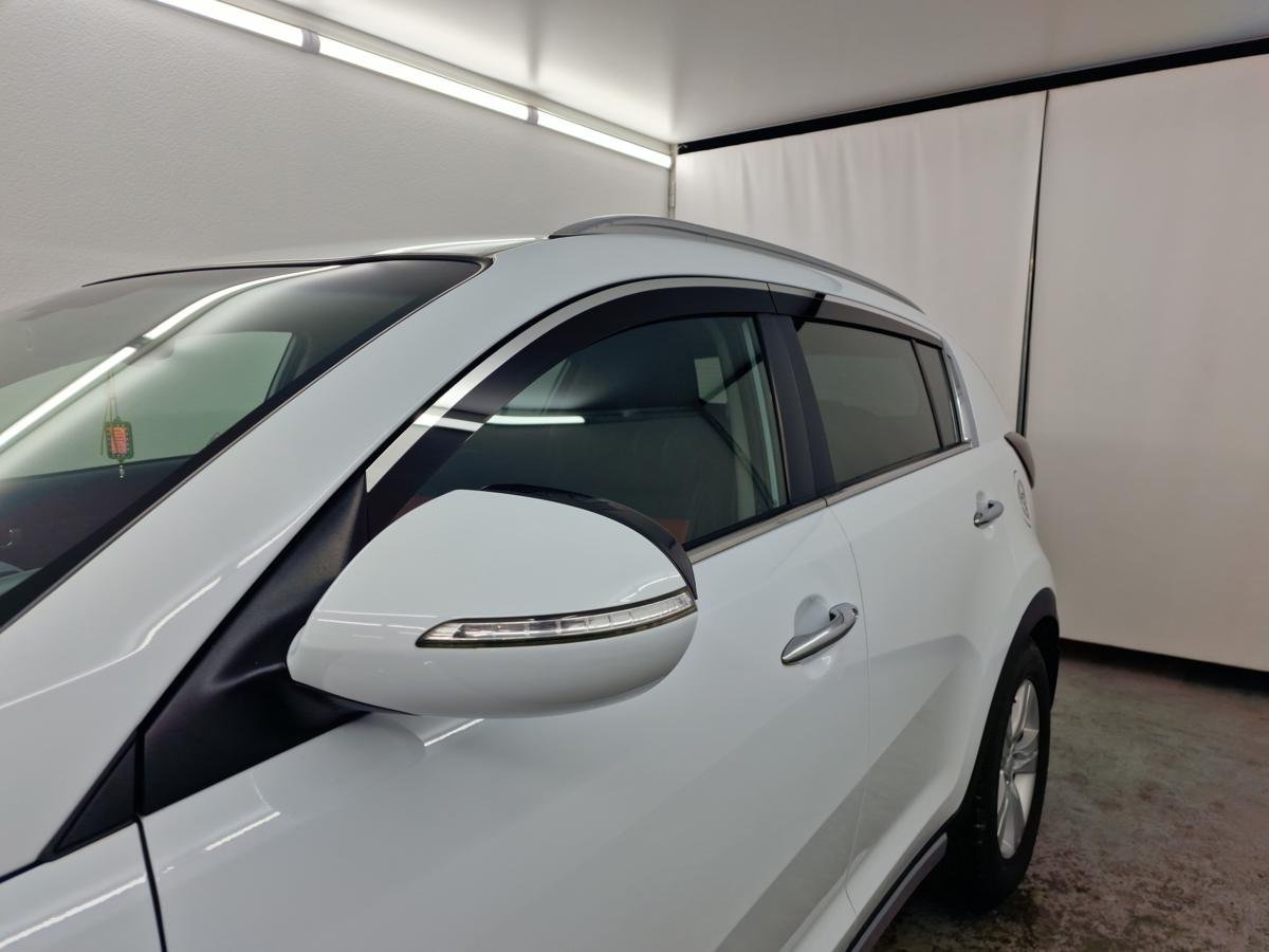 Дефлекторы окон с хром накладками 2D 4 шт для Kia Sportage III