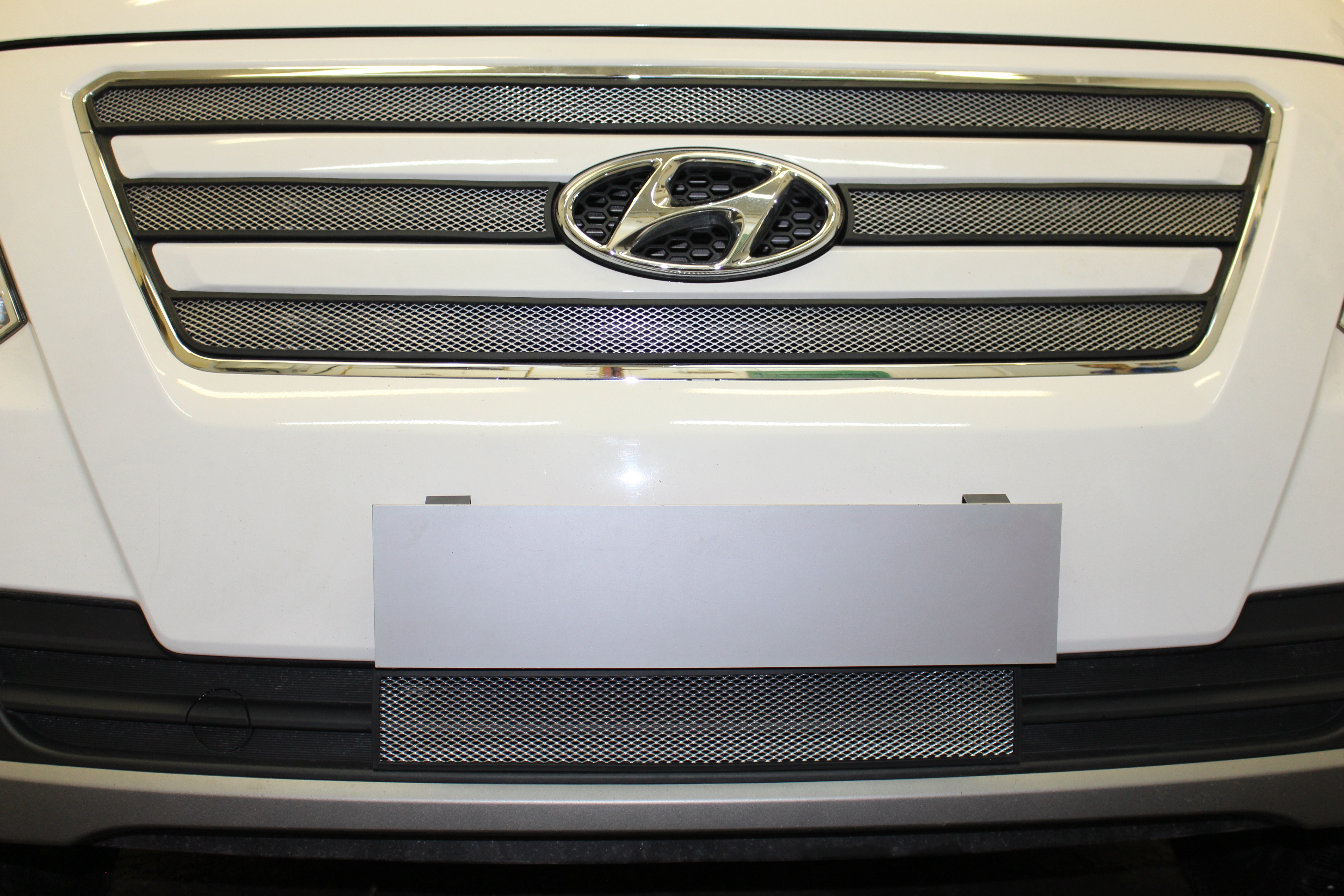 Защитная сетка радиатора верх 4 части для Hyundai H-1 (Starex) II Рестайлинг