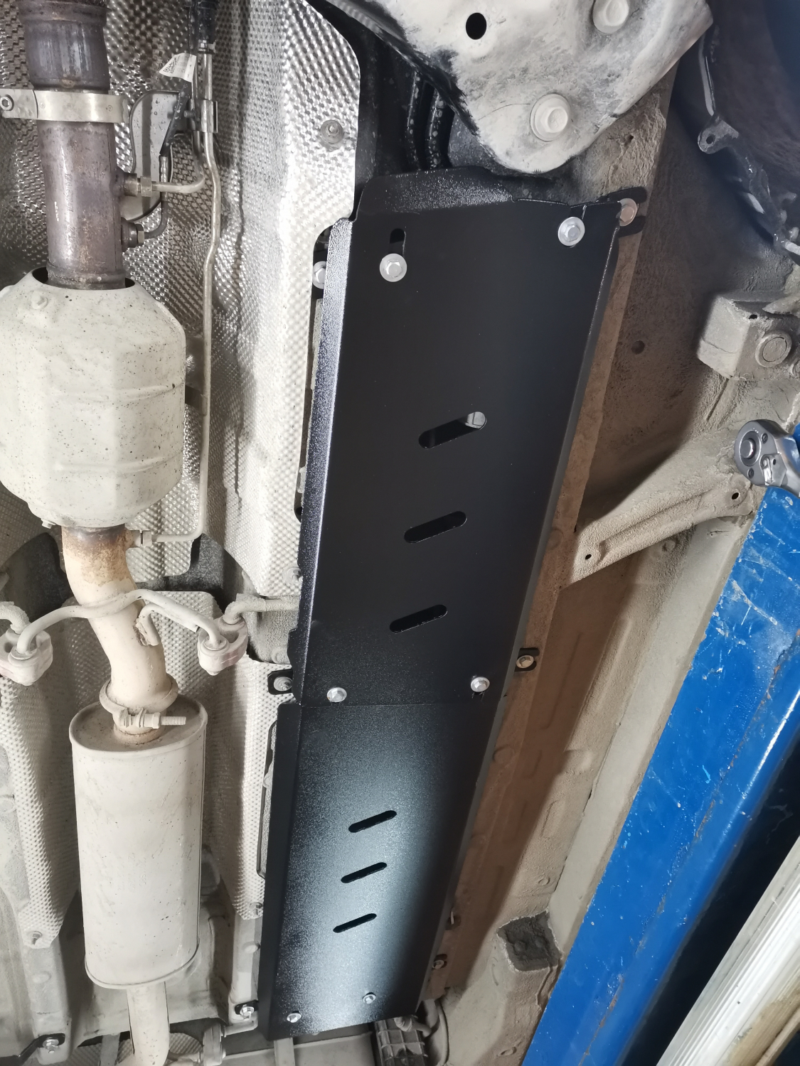 Защита топливопровода (2 части) для JAC JS6