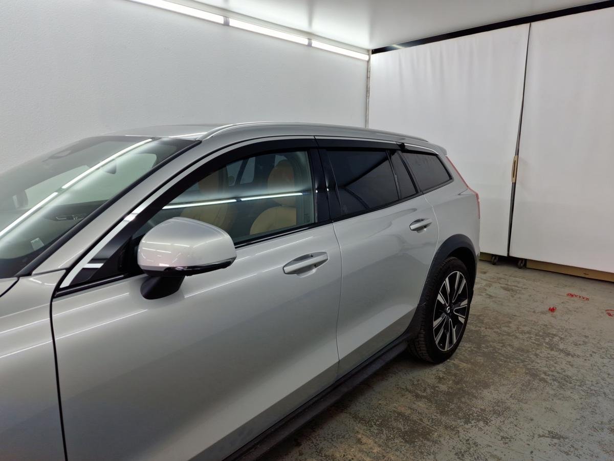 Дефлекторы окон 2D с хром накладками 6 шт. под наклоном для Volvo V60 II
