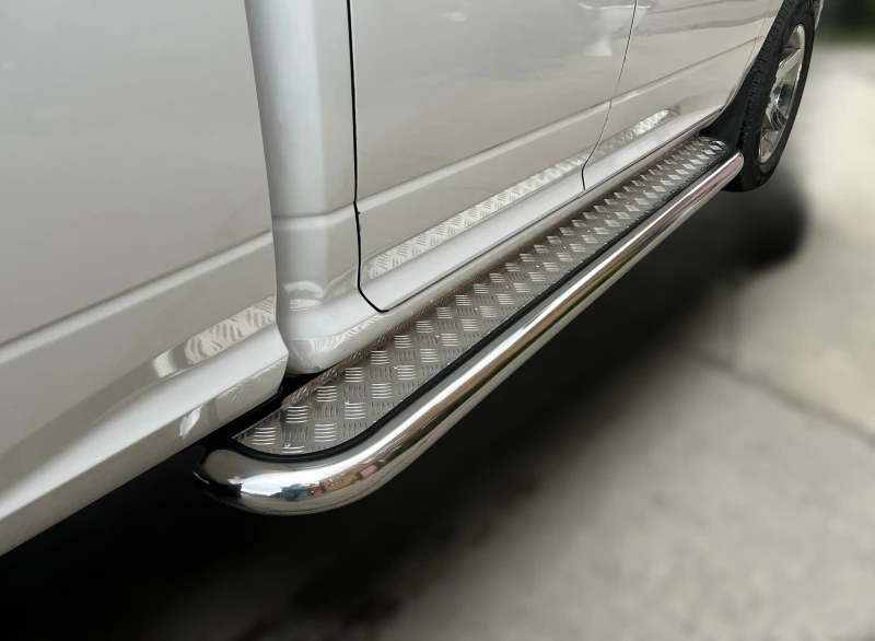 Пороги с накладным листом d76 мм для RAM 1500 V  Юко DR1500.18.43
