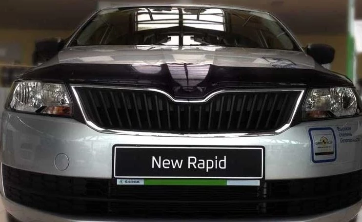 Дефлектор капота темный для Skoda Rapid I
