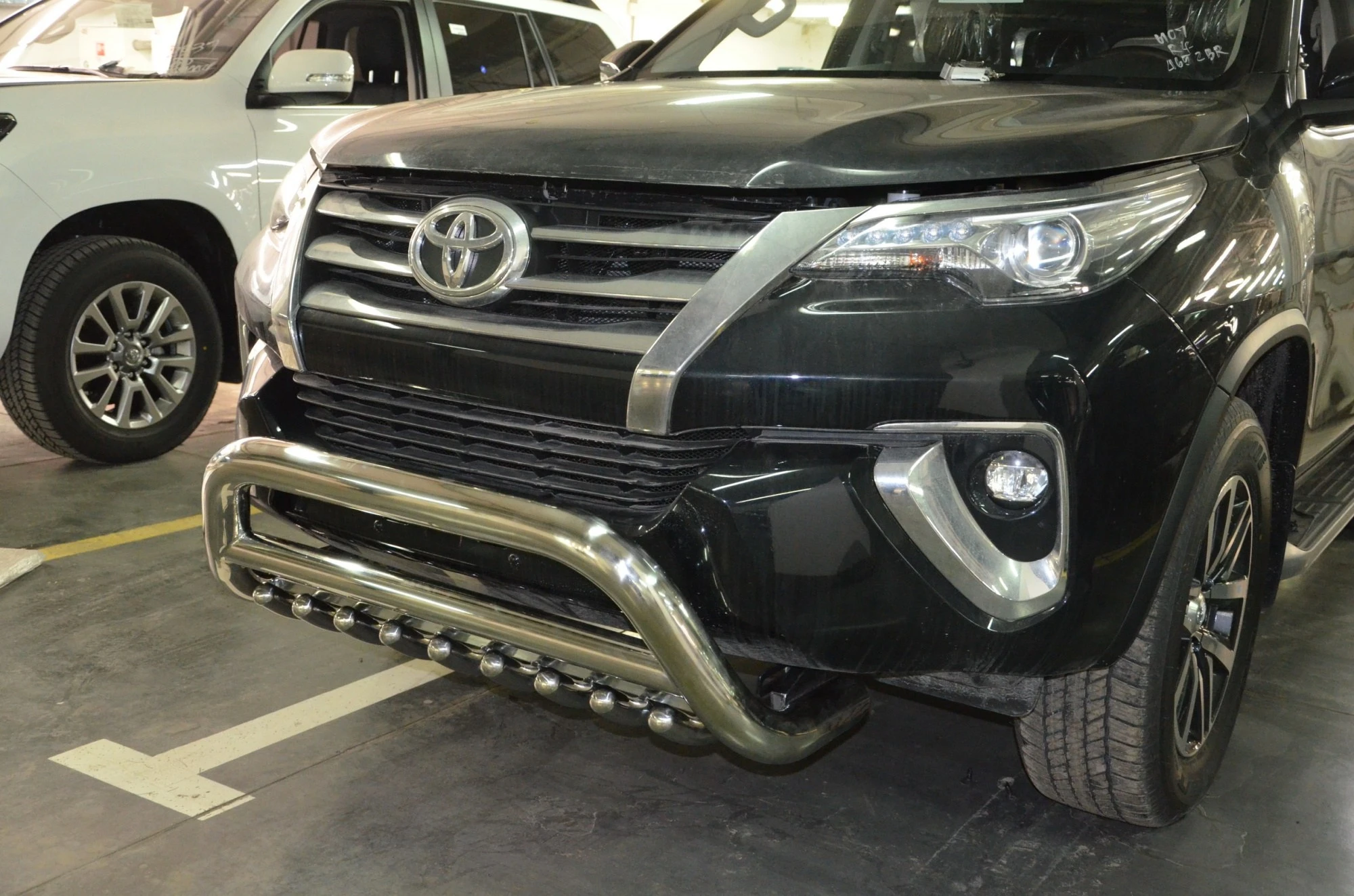 Защита переднего бампера скоба низкая+зубья d76/60/42 мм для Toyota Fortuner II  Юко TF.17.76