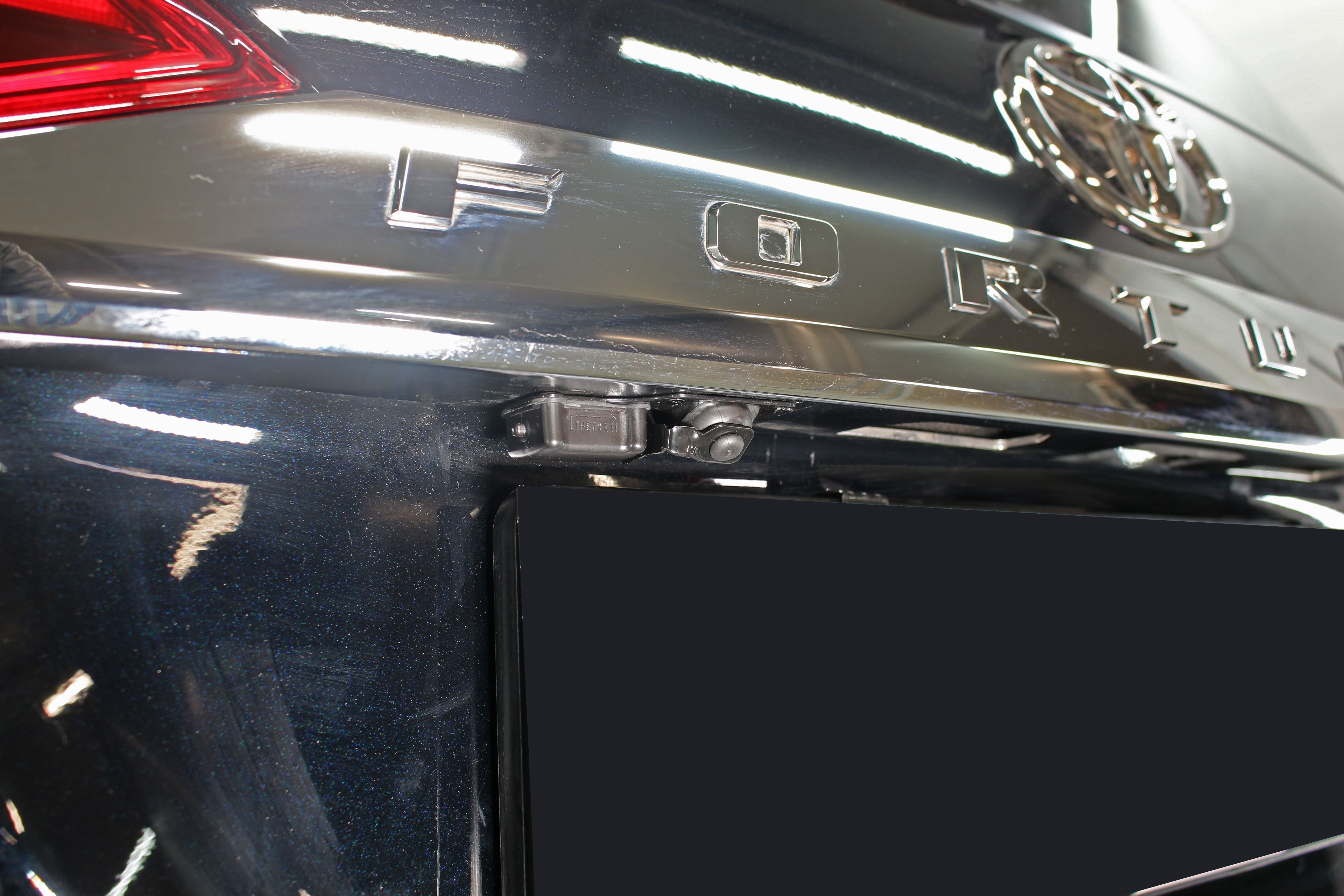 Защита камеры заднего вида для Toyota Fortuner II Рестайлинг